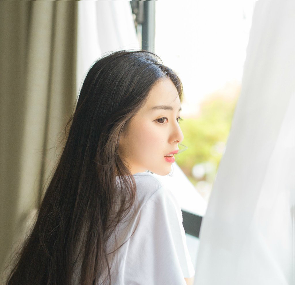 “士元性情孤傲，这等攻心之策，他使不来的！”诸葛亮摇头苦笑道：“有此人在，想要算计士元，难！”